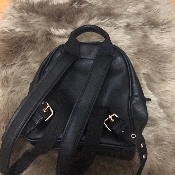 Backpack - Picture 2 of 7